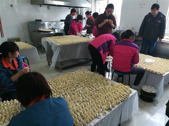 青島大世腳輪有限公司&ldquo;元旦吃餃子 情暖職工心&rdquo;