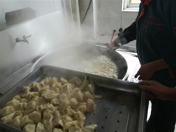 青島大世腳輪有限公司&ldquo;元旦吃餃子 情暖職工心&rdquo;