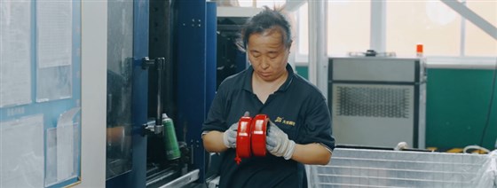 大世腳輪廠家注塑車(chē)間