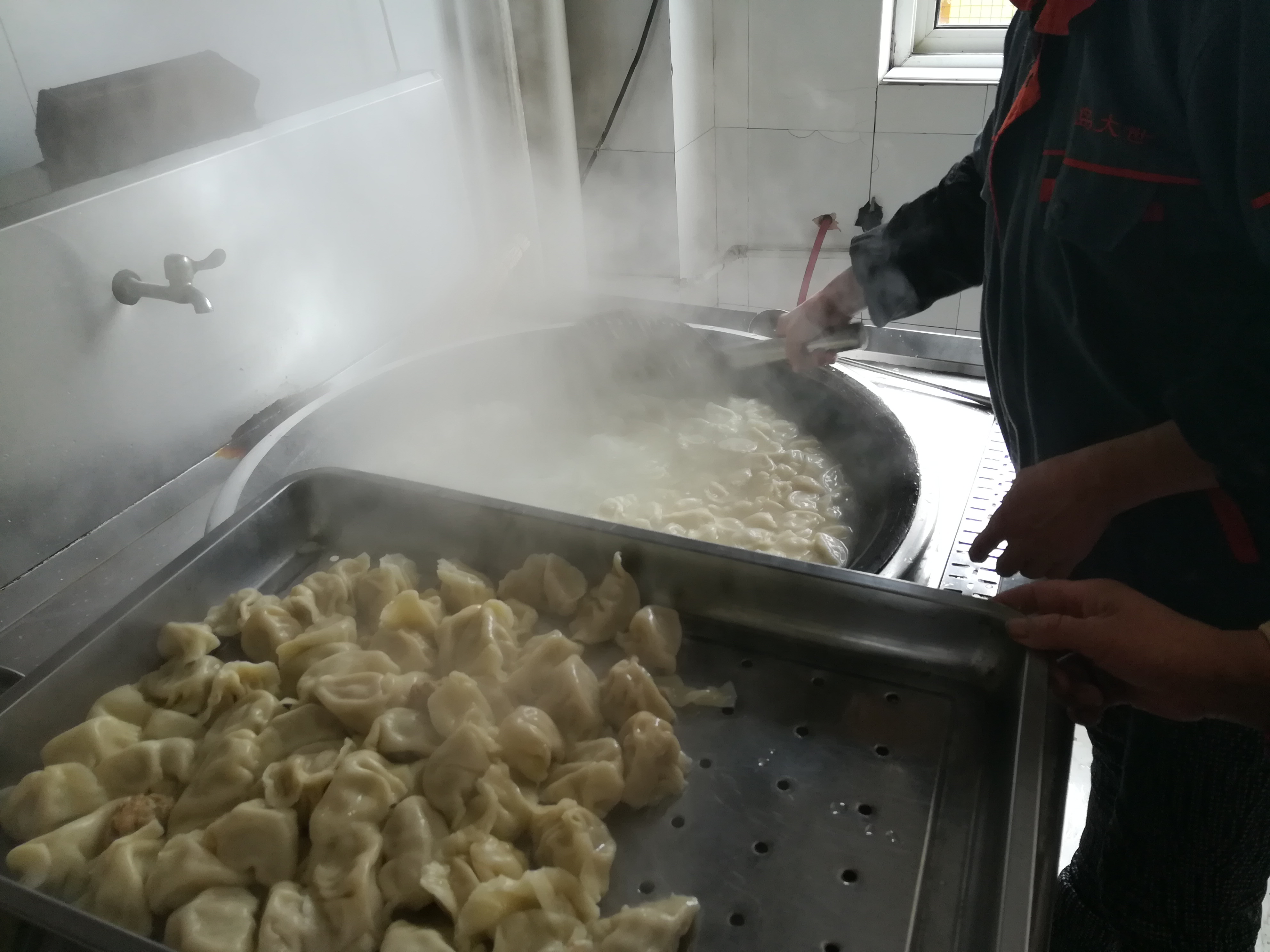 青島大世腳輪有限公司&ldquo;元旦吃餃子 情暖職工心&rdquo;